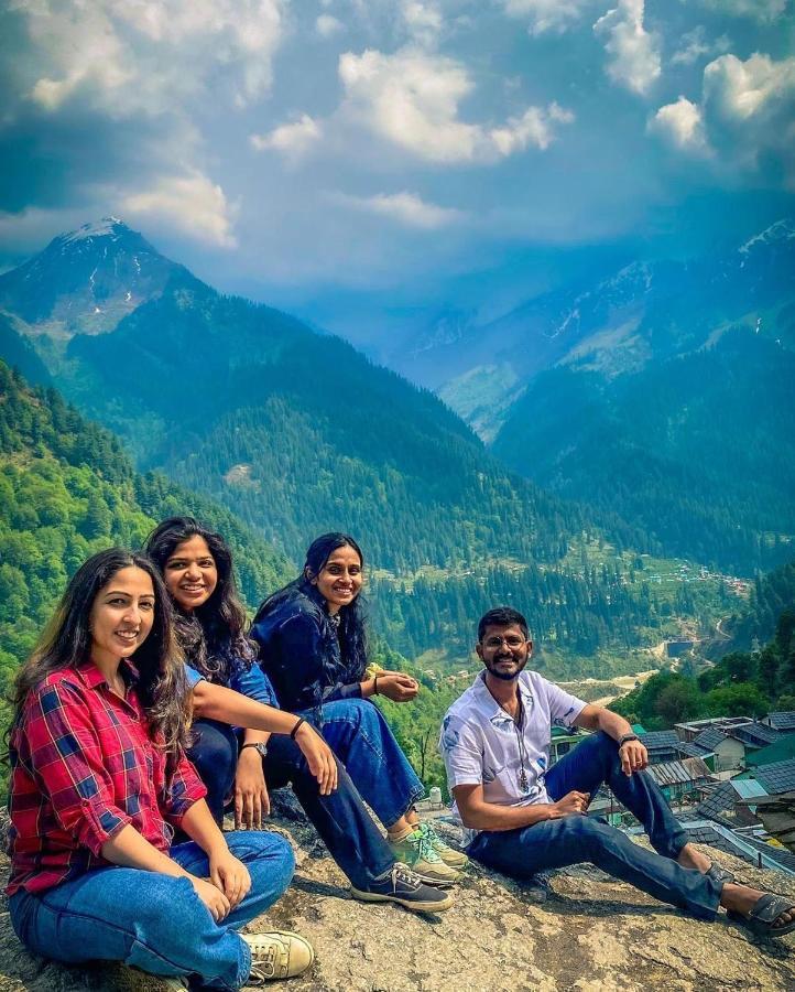 I Love Kasol Hostel & Rooftop Cafe Exterior photo